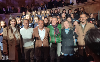 El coro del colegio Alfonso X El Sabio «alumbra» en el acto que da la bienvenida a la Navidad en Lorca