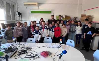 La radio escolar recibe a jugadores del Lorca Deportiva y Alhama Féminas